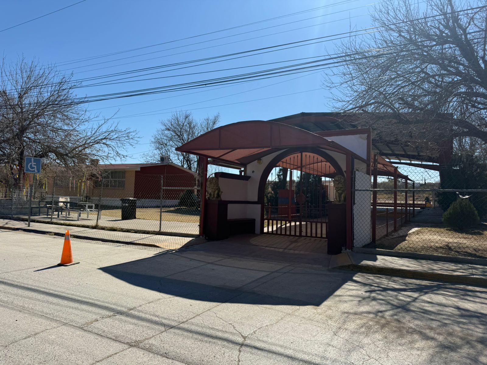 ESCUELA CLUB DE LEONES